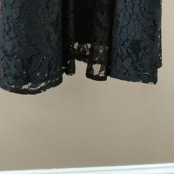 LC Lauren Conrad black lace dress with belt - Picture 7 of 7